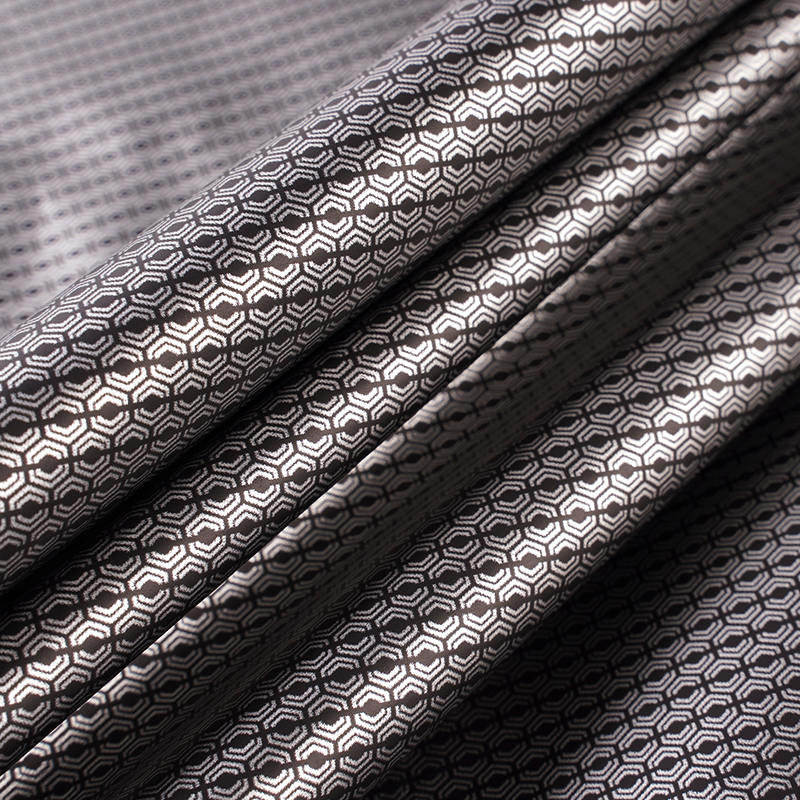 147cm 65gsm 300T Graphene Polyester Pongee Jacket Lining Fabric